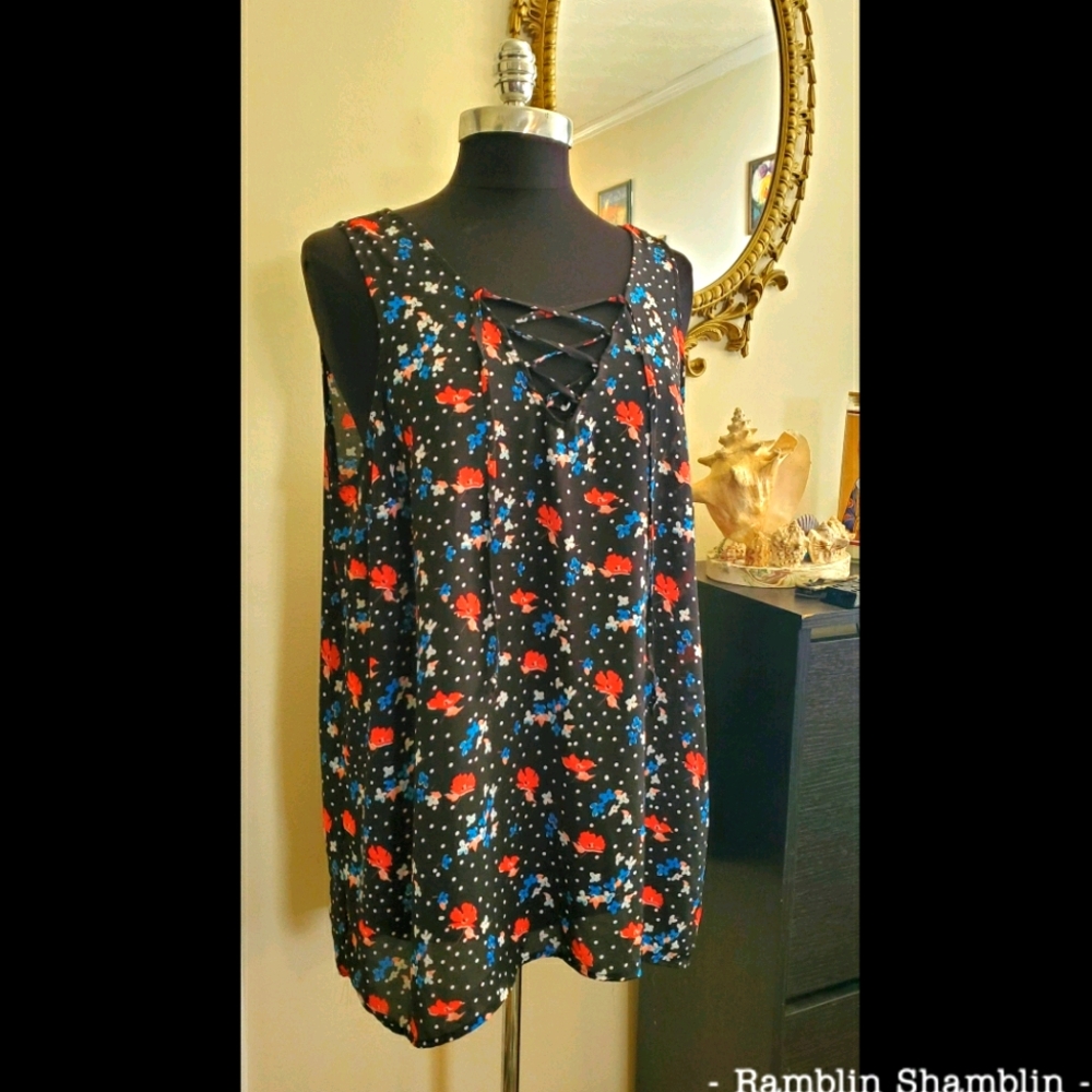 Torrid Sz 1 FLORAL PRINT GEORGETTE TIE FRONT TANK